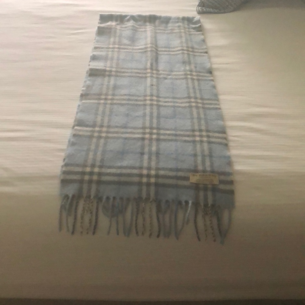 ❄️ Burberry Lambs’ Wool Scarf - Picture 4 of 5